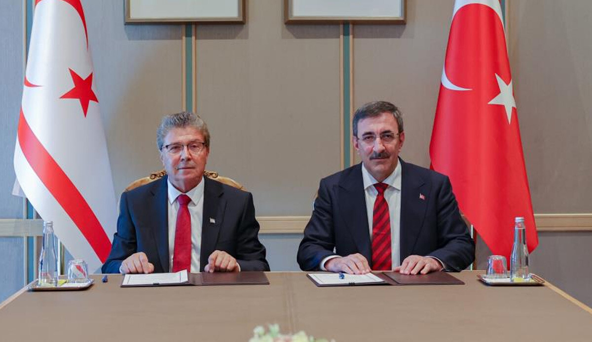  Cumhurbaşkanı Yardımcısı Yılmaz, KKTC Başbakanı Üstel ile bir araya geldi