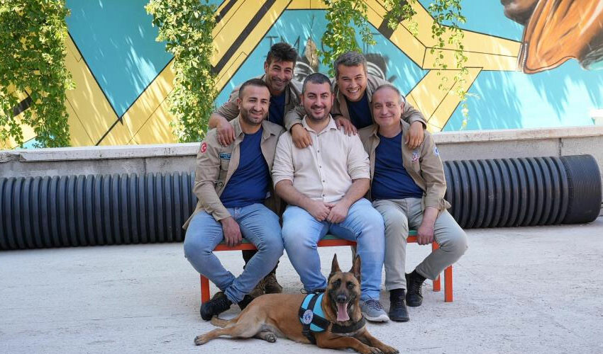 Hatay'da vefa buluşması: Enkazdan kurtarılanlarla ekipler bir araya geldi