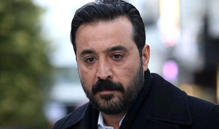 Arka Sokaklar’da seyirciye sürpriz! Usta oyuncu dizinin kötü adamı olacak Mustafa Üstündağ, Arka Sokaklar'ın yeni bölümlerinde rol alacak.