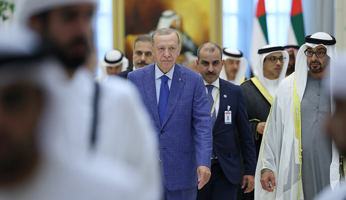Cumhurbaşkanı Erdoğan, BAE’de resmi törenle karşılandı Cumhurbaşkanı Erdoğan, BAE’de resmi törenle karşılandı