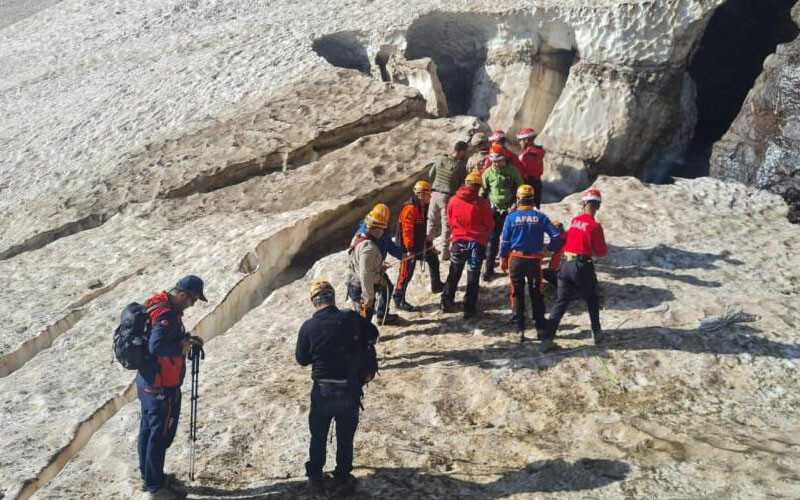 Cilo Buzullarında zorlu kurtarma çalışması kamerada Cilo Buzullarında zorlu kurtarma çalışması kamerada