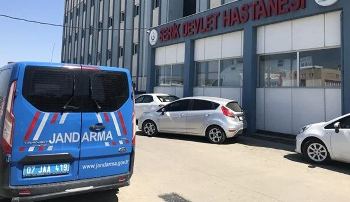 Su kuyusunda metan gazı sızıntısı: 15 işçi hastaneye kaldırıldı Su kuyusunda metan gazı sızıntısı: 15 işçi hastaneye kaldırıldı