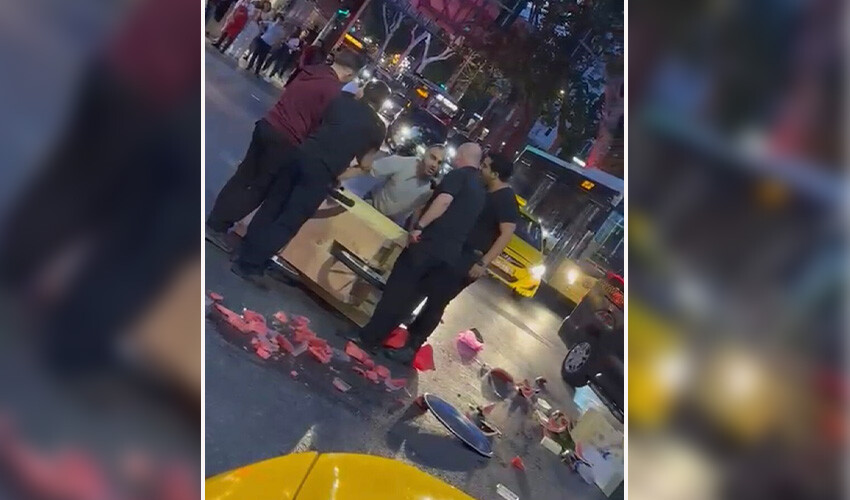 Taksim'de akılalmaz görüntüler: Karpuz satan adamın aracına el koydular, direndi ama olmadı Taksim'de akılalmaz görüntüler: Karpuz satan adamın aracına el koydular, direndi ama olmadı