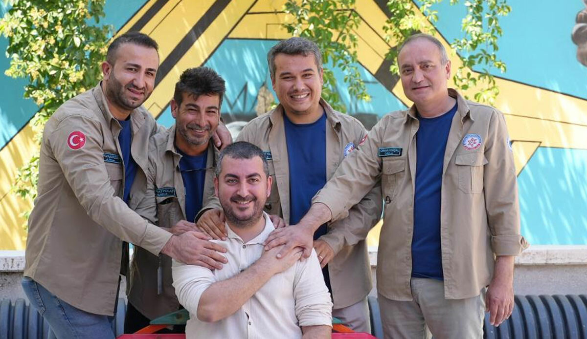 Hatay'da vefa buluşması: Enkazdan kurtarılanlarla ekipler bir araya geldi Hatay'da vefa buluşması: Enkazdan kurtarılanlarla ekipler bir araya geldi