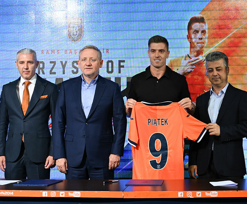 Başakşehir 35 milyon euroluk golcüyü transfer etti! Krzysztof Piatek 3 yıllık imzaladı Başakşehir 35 milyon euroluk golcüyü transfer etti! Krzysztof Piatek 3 yıllık imzaladı