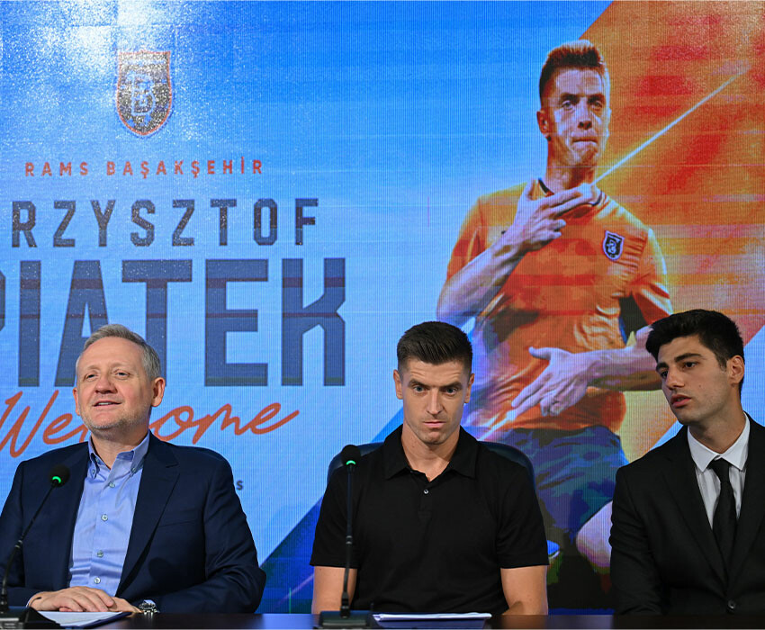 Başakşehir 35 milyon euroluk golcüyü transfer etti! Krzysztof Piatek 3 yıllık imzaladı Başakşehir 35 milyon euroluk golcüyü transfer etti! Krzysztof Piatek 3 yıllık imzaladı