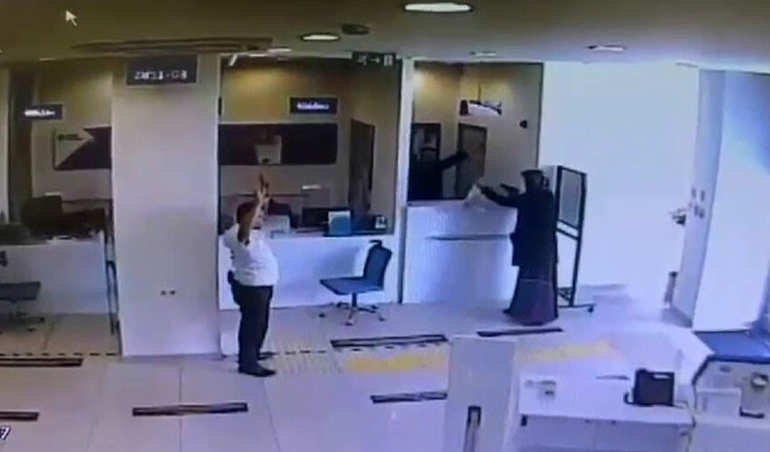 Akıllara durgunluk veren hırsızlık olayı! Annesinin kıyafetiyle banka soydu