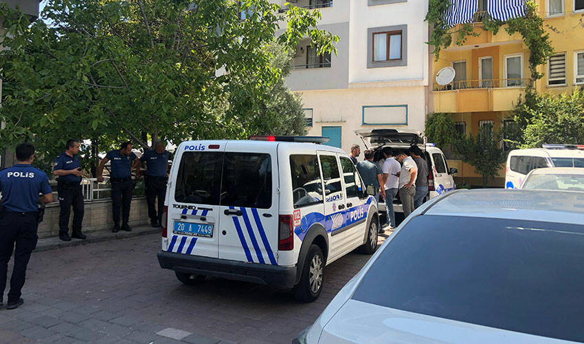 Sırtından bıçaklanan genç kızın hayatını KADES kurtardı olay yerine gelen polis ekipleri