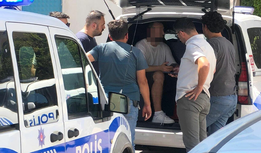 Sırtından bıçaklanan genç kızın hayatını KADES kurtardı genç kızı bıçaklayan zanlı