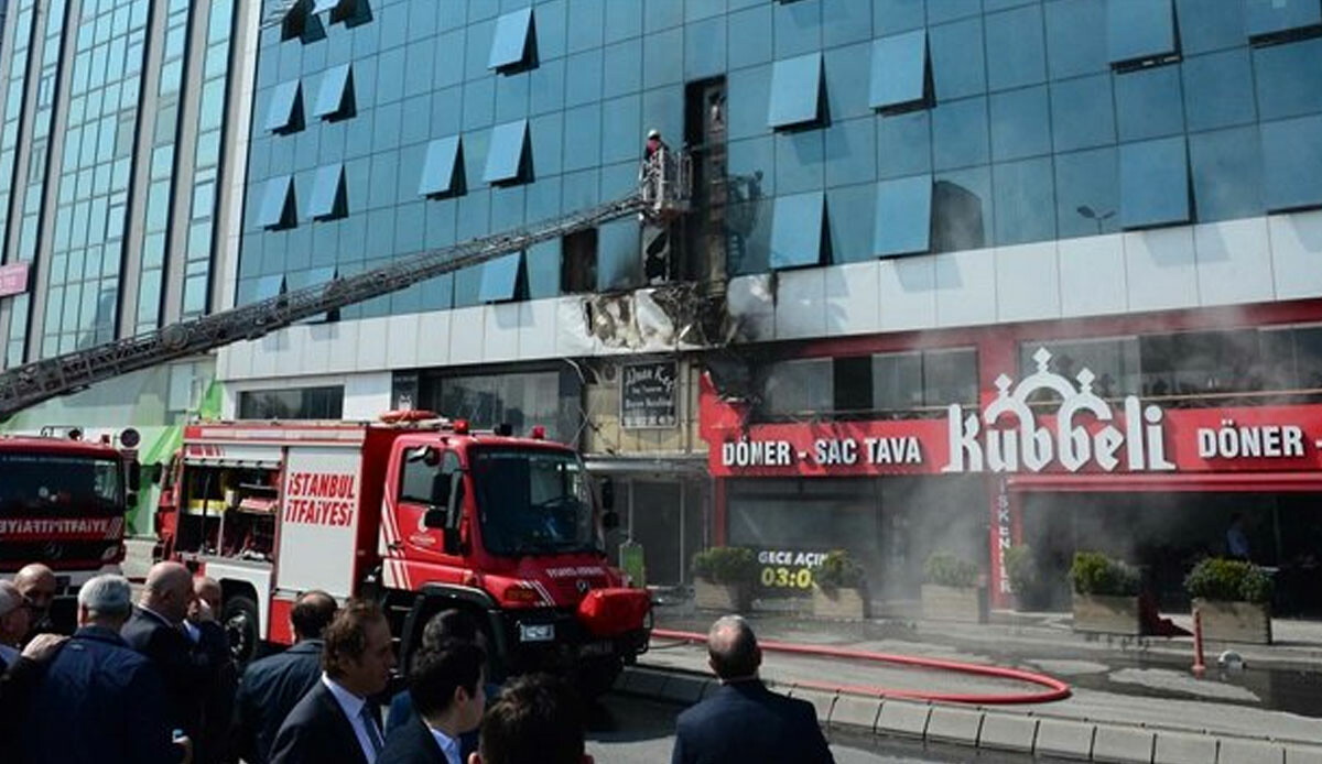 Son dakika: MHP il binasında yangın! Bina tahliye edildi Son dakika: MHP il binasında yangın! Bina tahliye edildi
