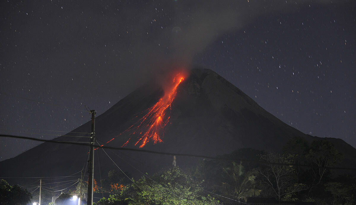 Merapi Yanardağı harekete geçti! Alarm seviyesi yükseldi Merapi Yanardağı harekete geçti! Alarm seviyesi yükseldi