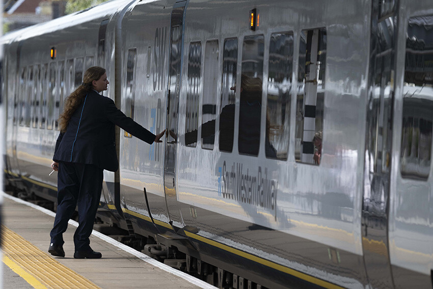 İngiltere'de uzman doktorlar ayaklandı! Bütün randevular iptal edildi