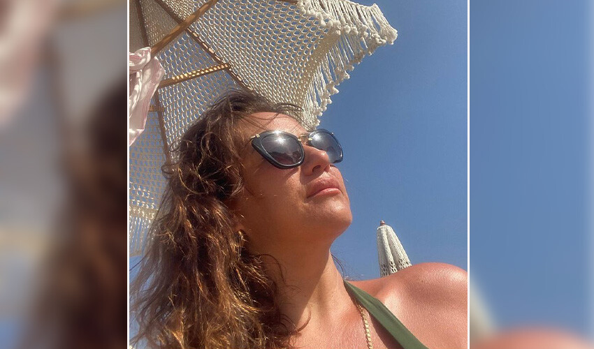 Ezgi Sertel eşini evde bıraktı... Tek başına çıktığı tatilde pozlar verdi