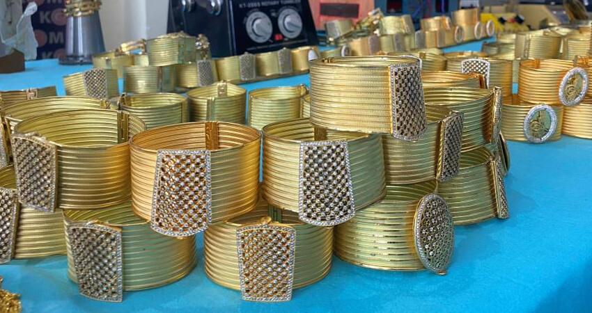 Kapalıçarşı'da sahte altın operasyonu! 80 milyon lira değerinde, tam 50 kilogram ele geçirildi Kapalıçarşı'da sahte altın operasyonu! 80 milyon lira değerinde, tam 50 kilogram ele geçirildi