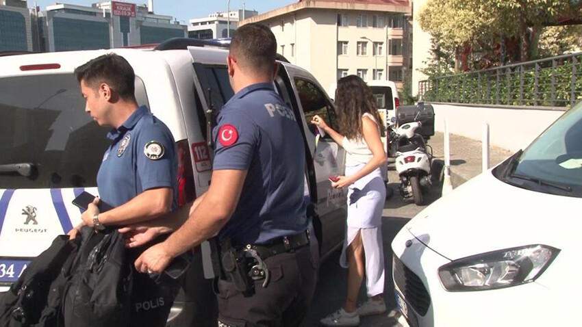 Beykoz'da dehşet! Bıçakla iş yeri basan adam bir kadını rehin aldı Beykoz'da dehşet! Bıçakla iş yeri basan adam bir kadını rehin aldı