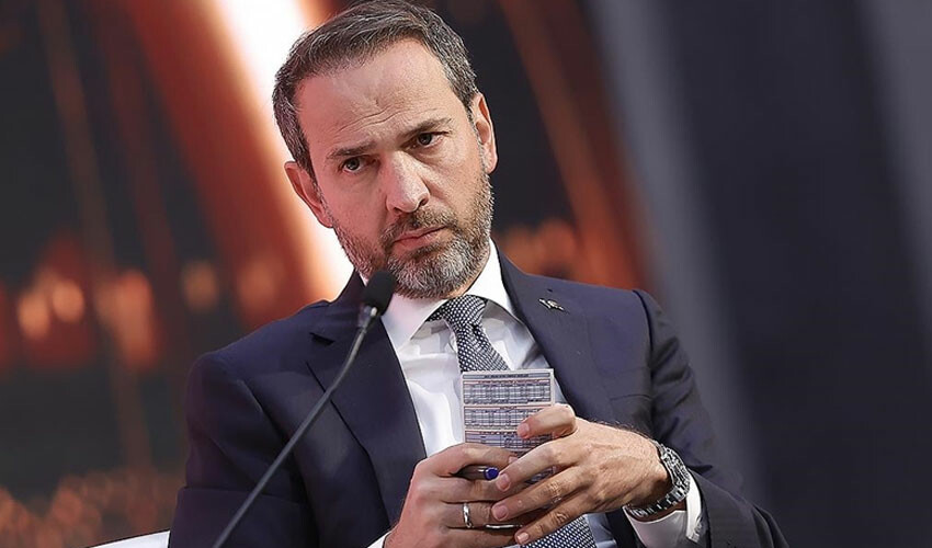 Bakan Bayraktar'tan yenilenebilir enerji vurgusu Bakan Bayraktar'tan yenilenebilir enerji vurgusu