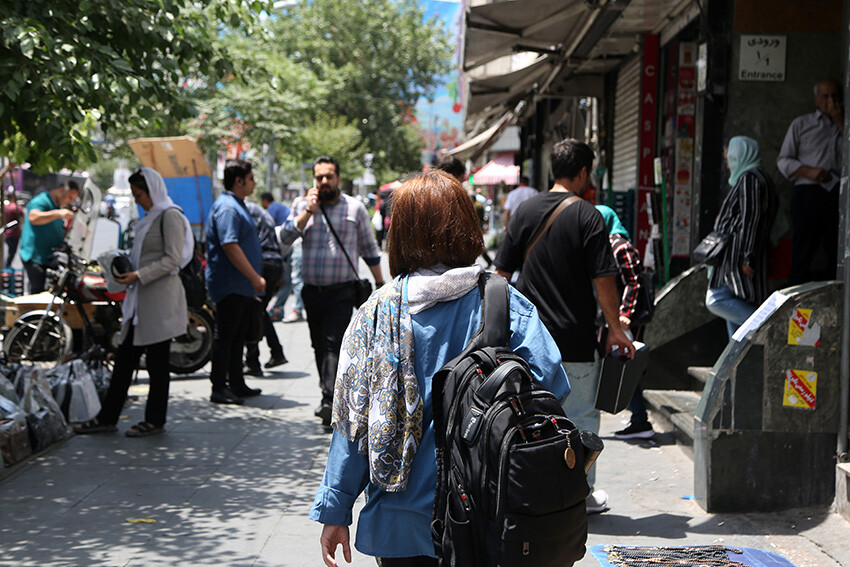 İran'da bir devir bitiyor! Ahlak polisleri, başörtü takmayanları artık gözaltına alamayacak