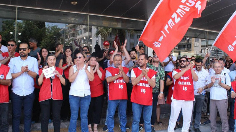 Karşıyaka Belediyesinde maaş krizi! İşçiler isyan etti: Maaşlarımızı kaç taksitte vereceksiniz Karşıyaka Belediyesinde maaş krizi! İşçiler isyan etti: Maaşlarımızı kaç taksitte vereceksiniz