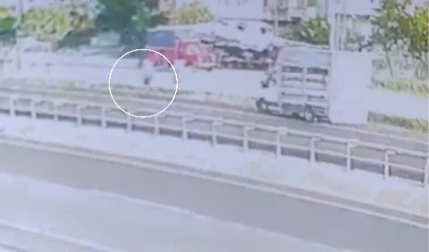 Tekirdağ'da feci kaza: Kamyonet yayaya çarptı Tekirdağ'da feci kaza: Kamyonet yayaya çarptı