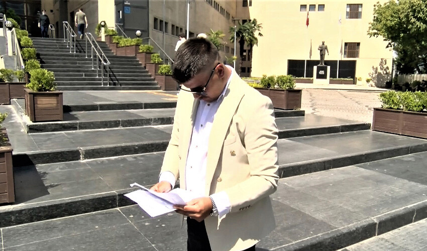 Fenomene çektiği video yüzünden 300 bin lira para cezası kesildi, "Ben dolandırıcı değilim" diye isyan etti Fenomene çektiği video yüzünden 300 bin lira para cezası kesildi, "Ben dolandırıcı değilim" diye isyan etti