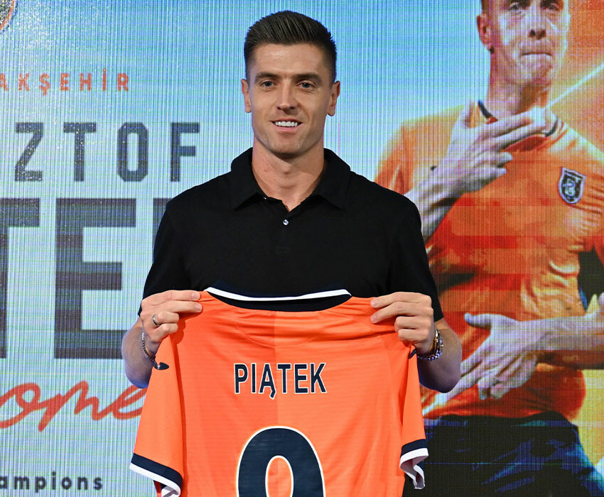 Başakşehir'in golcüsünden transfer itirafı: Galatasaray ve Trabzonspor ile görüştüm Başakşehir'in golcüsünden transfer itirafı: Galatasaray ve Trabzonspor ile görüştüm