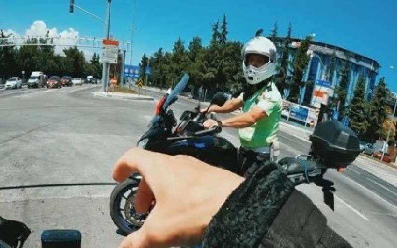 Motosikletli gence verdiği öğütle gündem olan polis konuştu Motosikletli gence verdiği öğütle gündem olan polis konuştu