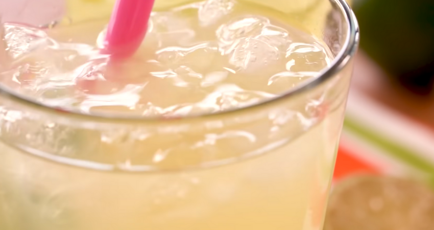 İçinizi ferahlatacak lezzetli serinlik! Starbucks’ın en meşhur içeceği “Cool Lime” tarifi İçinizi ferahlatacak lezzetli serinlik! Starbucks’ın en meşhur içeceği “Cool Lime” tarifi