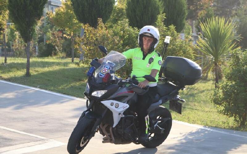 Motosikletli gence verdiği öğütle gündem olan polis konuştu Motosikletli gence verdiği öğütle gündem olan polis konuştu