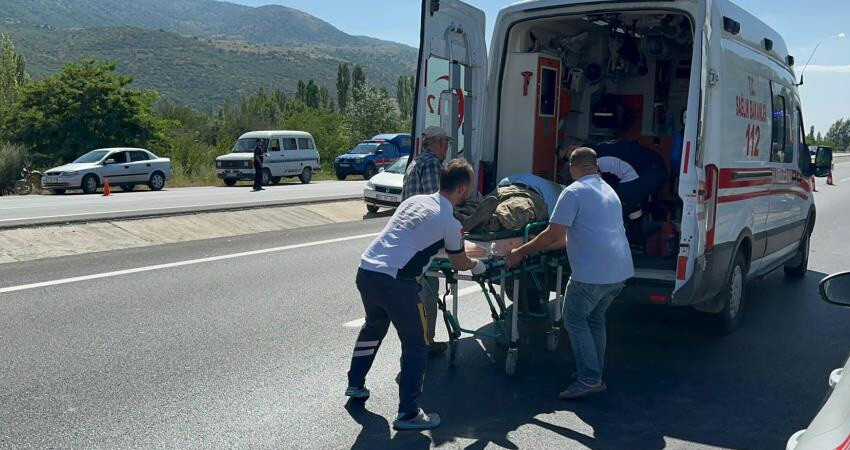 Afyonkarahisar'da tarım işçilerini taşıyan minibüs devrildi! 4 kişi öldü, çok sayıda yaralı var Afyonkarahisar'da tarım işçilerini taşıyan minibüs devrildi! 4 kişi öldü, çok sayıda yaralı var