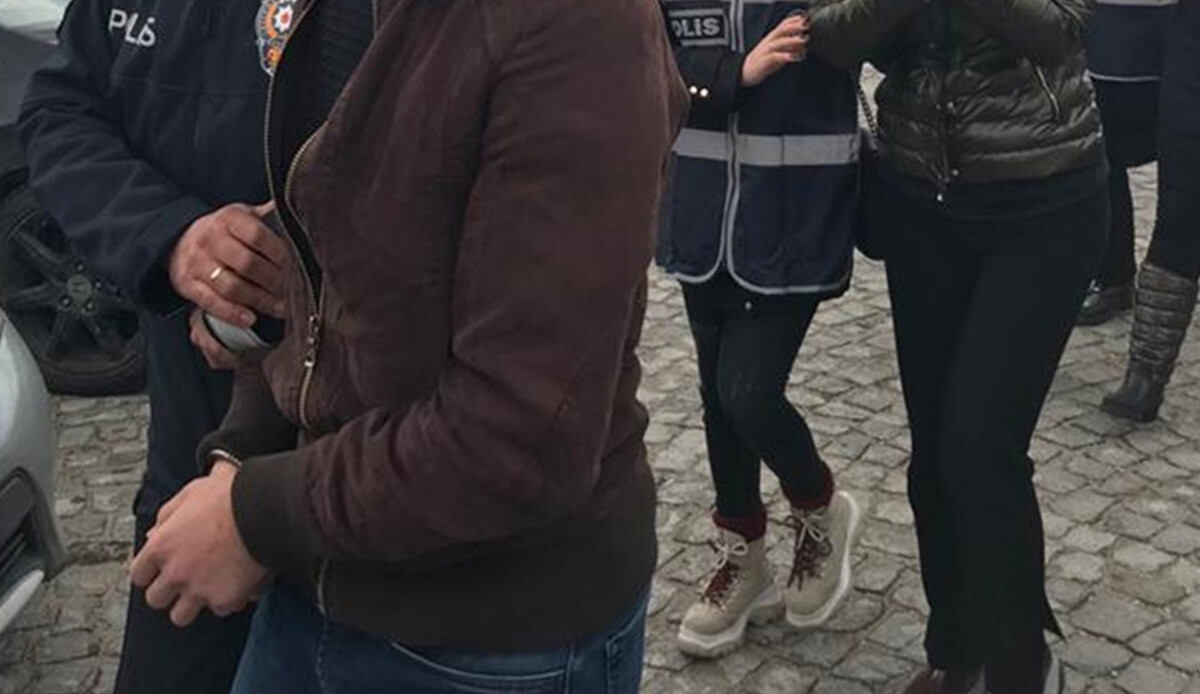 İstanbul'da "hayali ihracat" operasyonu! Devletin 38 milyon zarara uğratıldığı tespit edildi: 5 şüpheli yakalandı İstanbul'da "hayali ihracat" operasyonu! Devletin 38 milyon zarara uğratıldığı tespit edildi: 5 şüpheli yakalandı