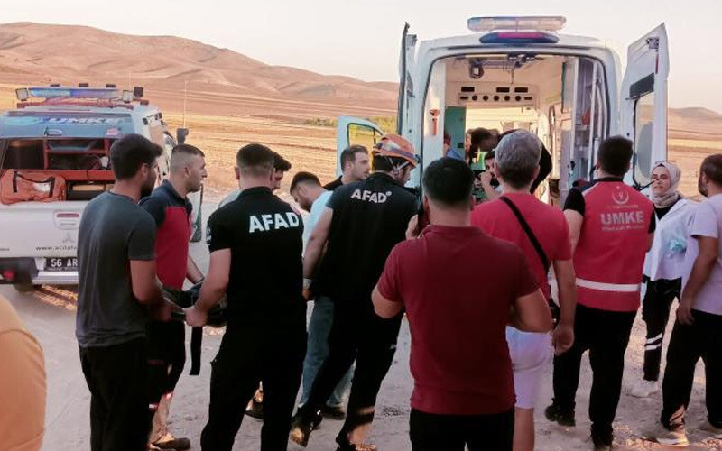 Çalışma yapılan yola giren otomobil çukura düştü! 3 yaşındaki Irmak hayatını kaybetti Çalışma yapılan yola giren otomobil çukura düştü! 3 yaşındaki Irmak hayatını kaybetti