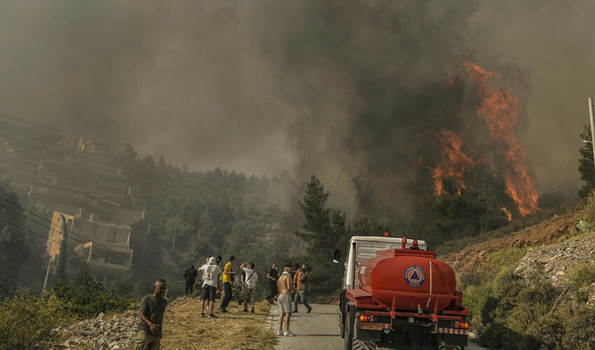 Yunanistan'da bilanço ağırlaşıyor: Orman yangınları sebebiyle 2 bin kişi tahliye edildi Yunanistan'da bilanço ağırlaşıyor: Orman yangınları sebebiyle 2 bin kişi tahliye edildi