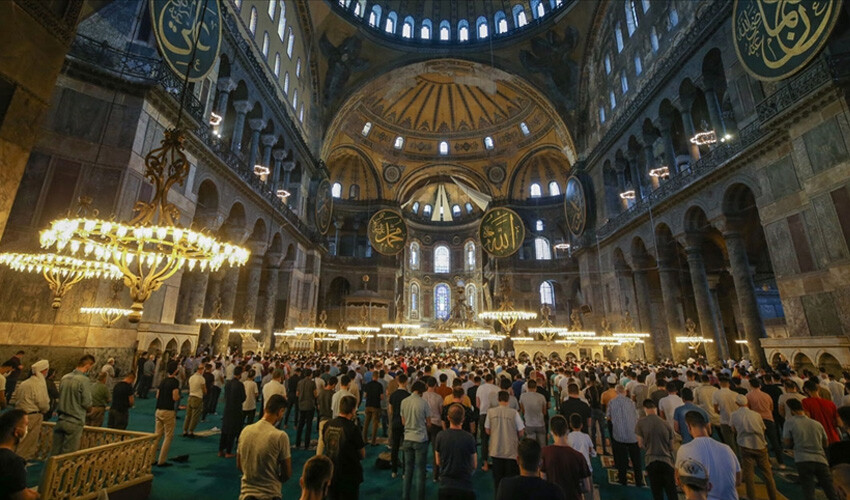 Ayasofya Camii 3 yılda doldu taştı: 21 milyonu ağırladı Ayasofya Camii 3 yılda doldu taştı: 21 milyonu ağırladı