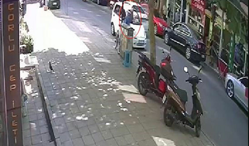 Karşıya geçmek için koştu ama otomobilden kaçamadı