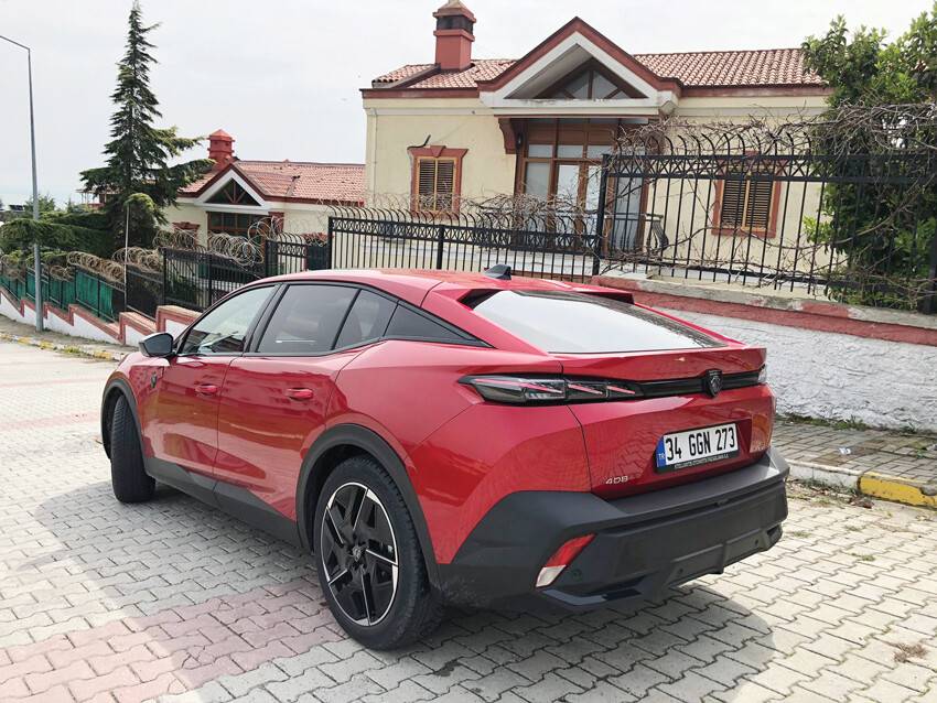 Peugeot’nun yeni yakışıklısı 408