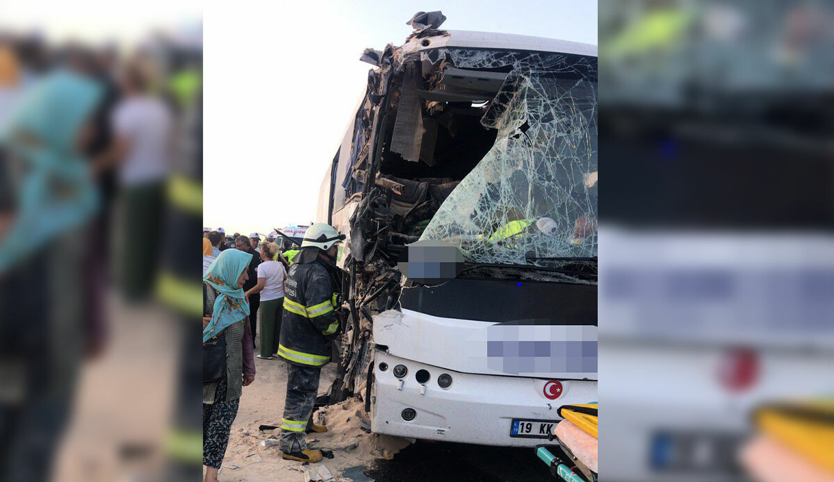 Dehşet veren kazada 22 kişi yaralandı Dehşet veren kazada 22 kişi yaralandı