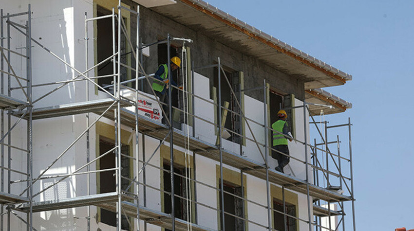 Deprem konutlarında çalışmalar tam gaz: Dış cephe işlemlerine geçildi