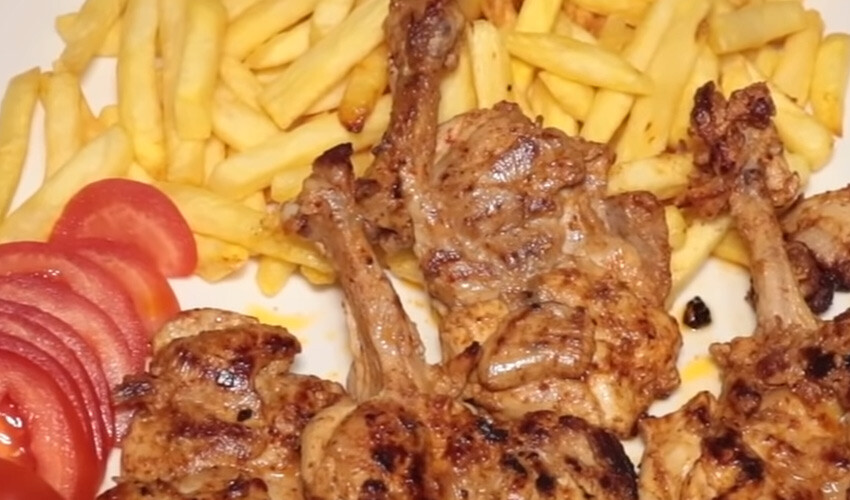 Tavuk pirzola pişirirken denemeniz gereken teknik! Dışı çıtır çıtır içi ise lokum gibi oluyor