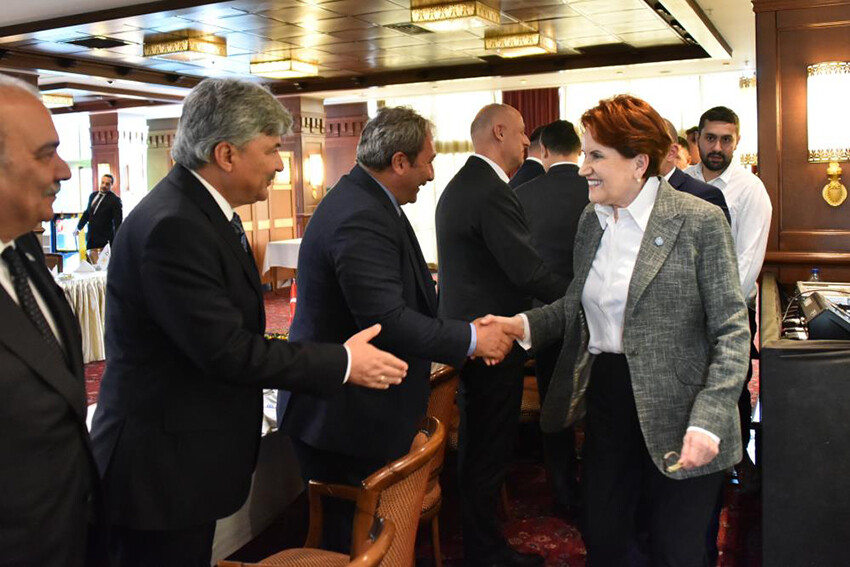 İYİ Parti lideri Meral Akşener, Ankara’da milletvekilleriyle bir araya geldi İYİ Parti lideri Meral Akşener, Ankara’da milletvekilleriyle bir araya geldi