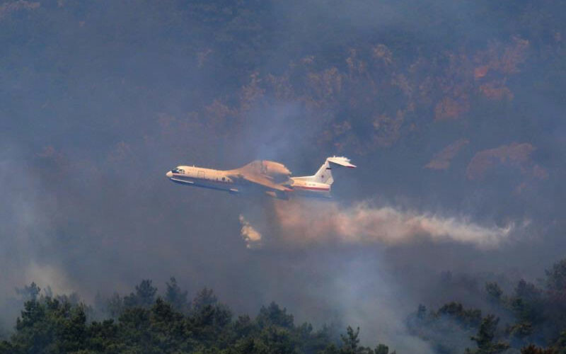 Ciğerlerimiz yanıyor! Antalya Kemer'de orman yangını saatlerdir sürüyor Ciğerlerimiz yanıyor! Antalya Kemer'de orman yangını saatlerdir sürüyor