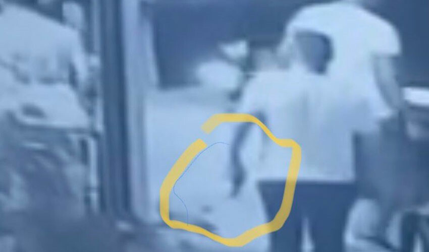 17 yaşındaki çocuğun başına silah dayayıp öldüresiye dövdüler: Dışarı çıkınca bana saldırabileceklerinden korkuyorum 17 yaşındaki çocuğun başına silah dayayıp öldüresiye dövdüler: Dışarı çıkınca bana saldırabileceklerinden korkuyorum