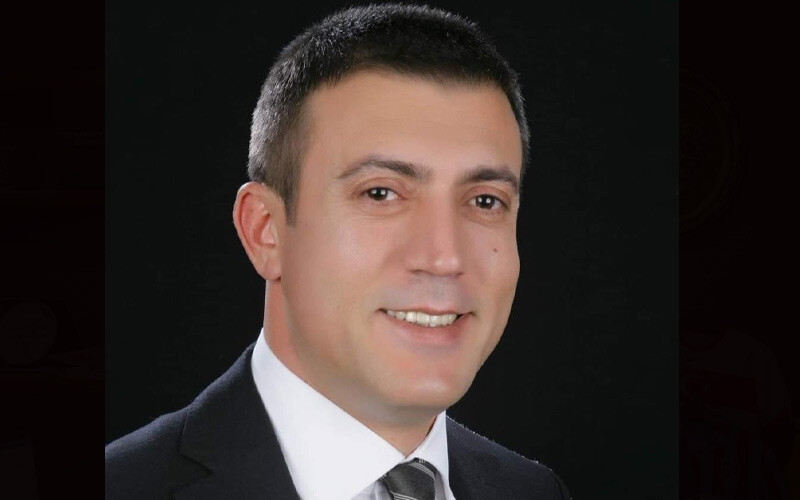 15 Temmuz'da kürsüde fenalaşan Hınıs Belediye Başkanı Erdoğan Eren vefat etti 15 Temmuz'da kürsüde fenalaşan Hınıs Belediye Başkanı Erdoğan Eren vefat etti