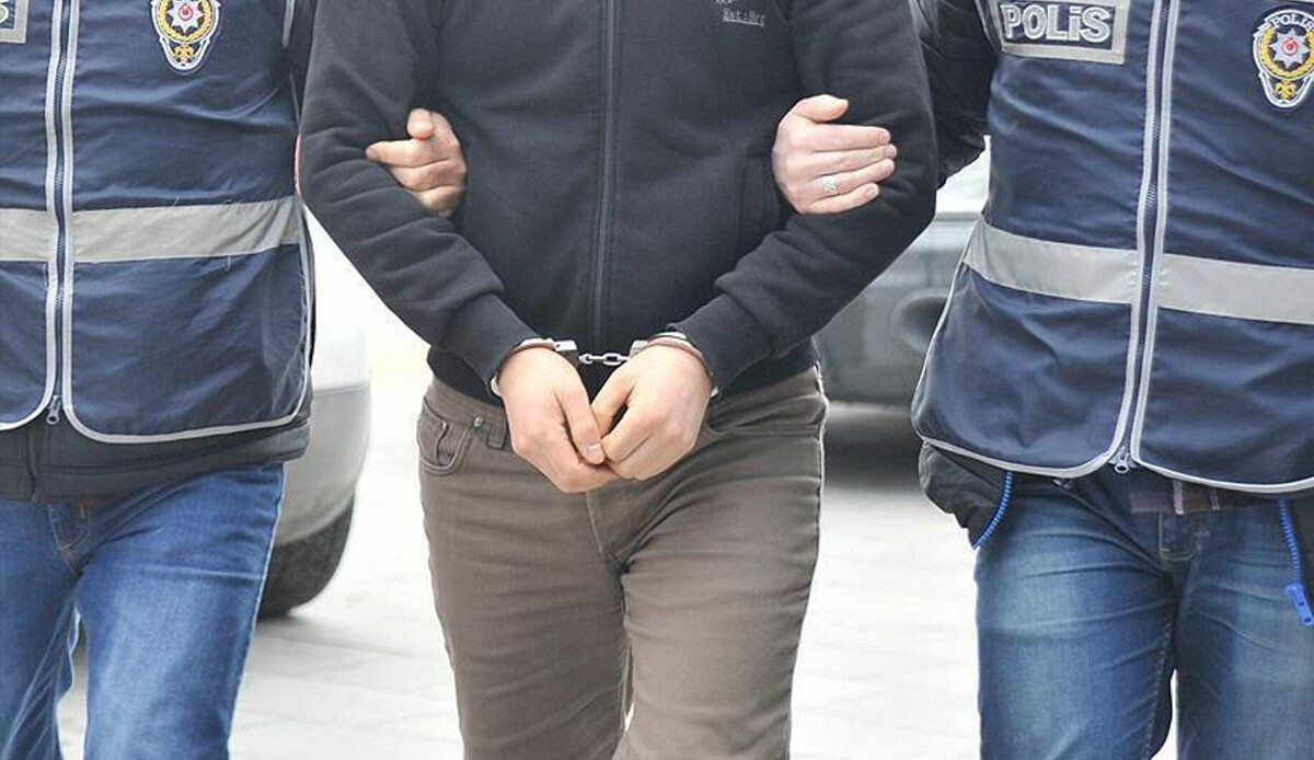 Uyuşturucu tacirlere darbe vuruldu: 35 kişi tutuklandı Uyuşturucu tacirlere darbe vuruldu: 35 kişi tutuklandı