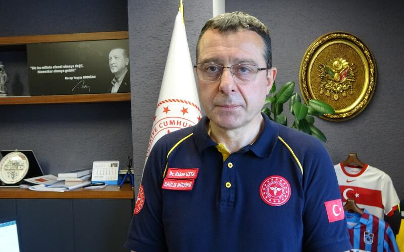 Trabzon’da yasak tabelası olmasına rağmen yine de denize giriyorlar