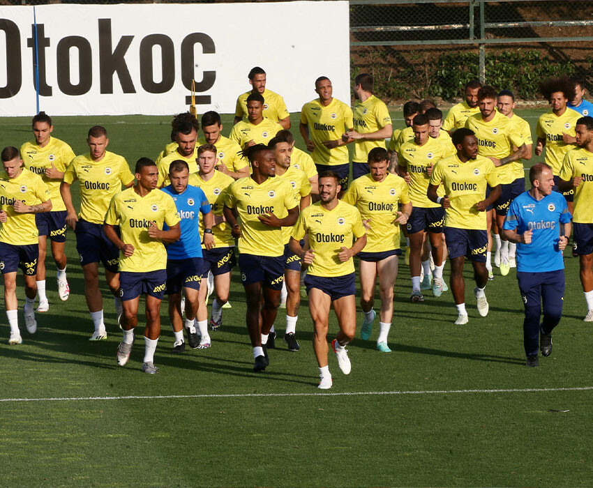 Fenerbahçe'de İsmail Kartal, Zimbru maçı öncesi yapılacak transferleri açıkladı Fenerbahçe'de İsmail Kartal, Zimbru maçı öncesi yapılacak transferleri açıkladı