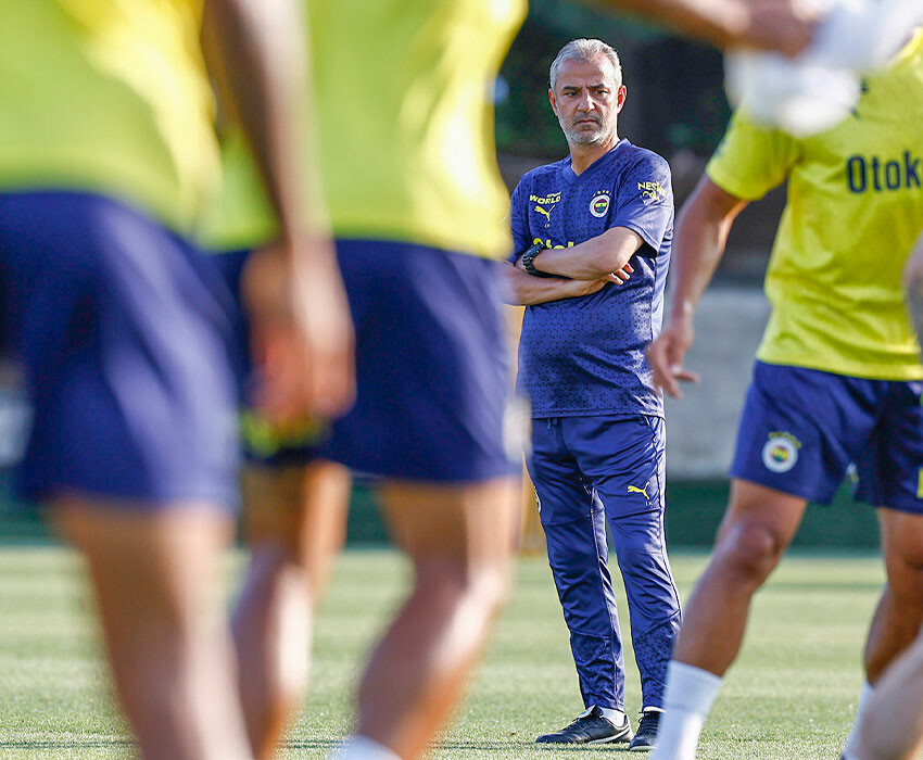 Fenerbahçe'de İsmail Kartal, Zimbru maçı öncesi yapılacak transferleri açıkladı Fenerbahçe'de İsmail Kartal, Zimbru maçı öncesi yapılacak transferleri açıkladı