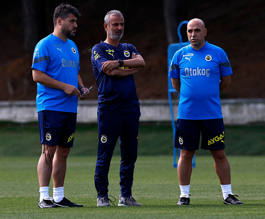 Fenerbahçe'de İsmail Kartal, Zimbru maçı öncesi yapılacak transferleri açıkladı Fenerbahçe'de İsmail Kartal, Zimbru maçı öncesi yapılacak transferleri açıkladı