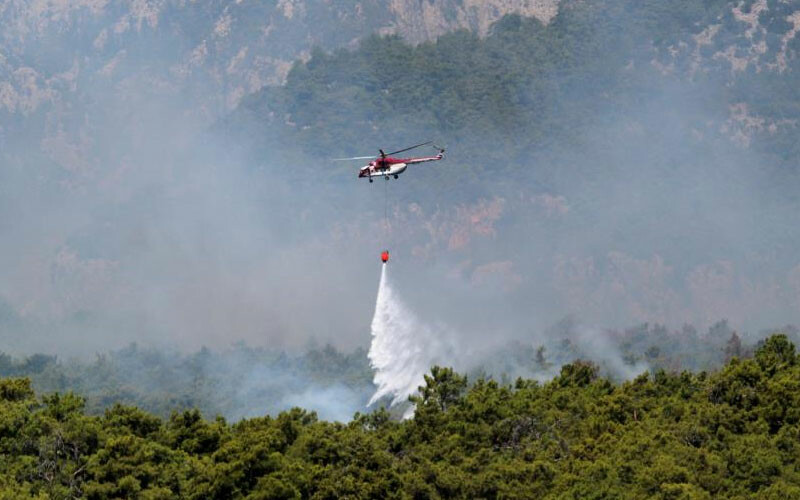 Ciğerlerimiz yanıyor! Antalya Kemer'de orman yangını saatlerdir sürüyor Ciğerlerimiz yanıyor! Antalya Kemer'de orman yangını saatlerdir sürüyor