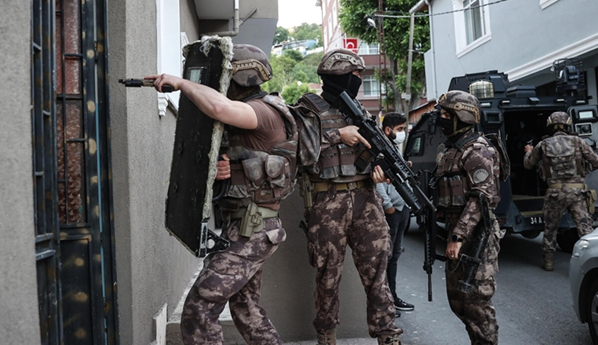 Ankara'da teröristlere operasyon! 2 PKK'lı kıskıvrak yakalandı Ankara'da teröristlere operasyon! 2 PKK'lı kıskıvrak yakalandı