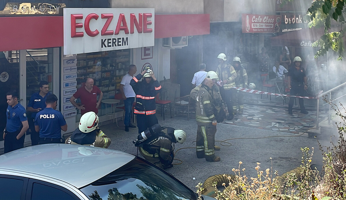 Beşiktaş'ta 5 katlı binada yangın paniği! Elektrik hatlarında patlama oldu Beşiktaş'ta 5 katlı binada yangın paniği! Elektrik hatlarında patlama oldu